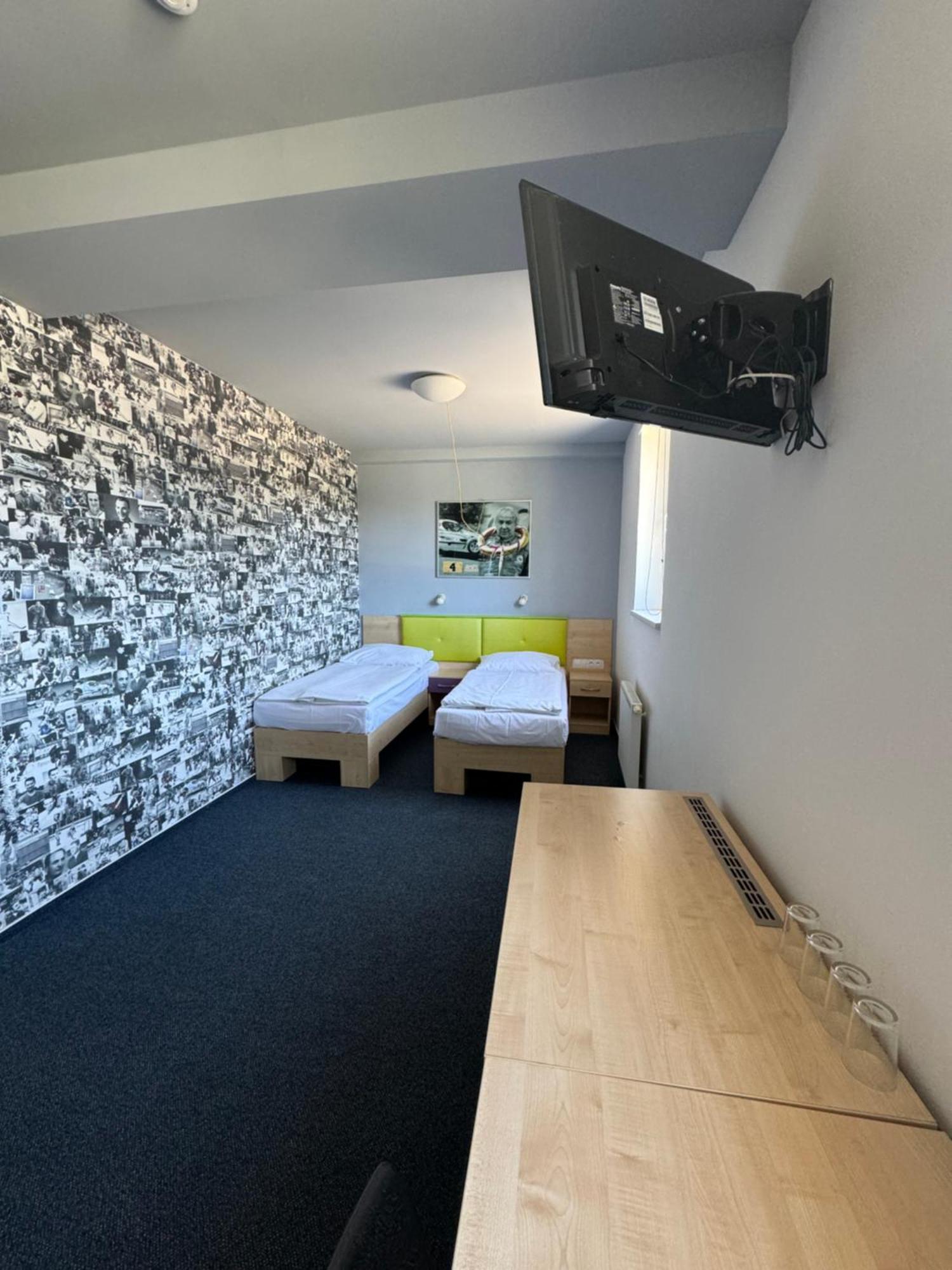 Sport Hotel Sletiste Kladno Bagian luar foto