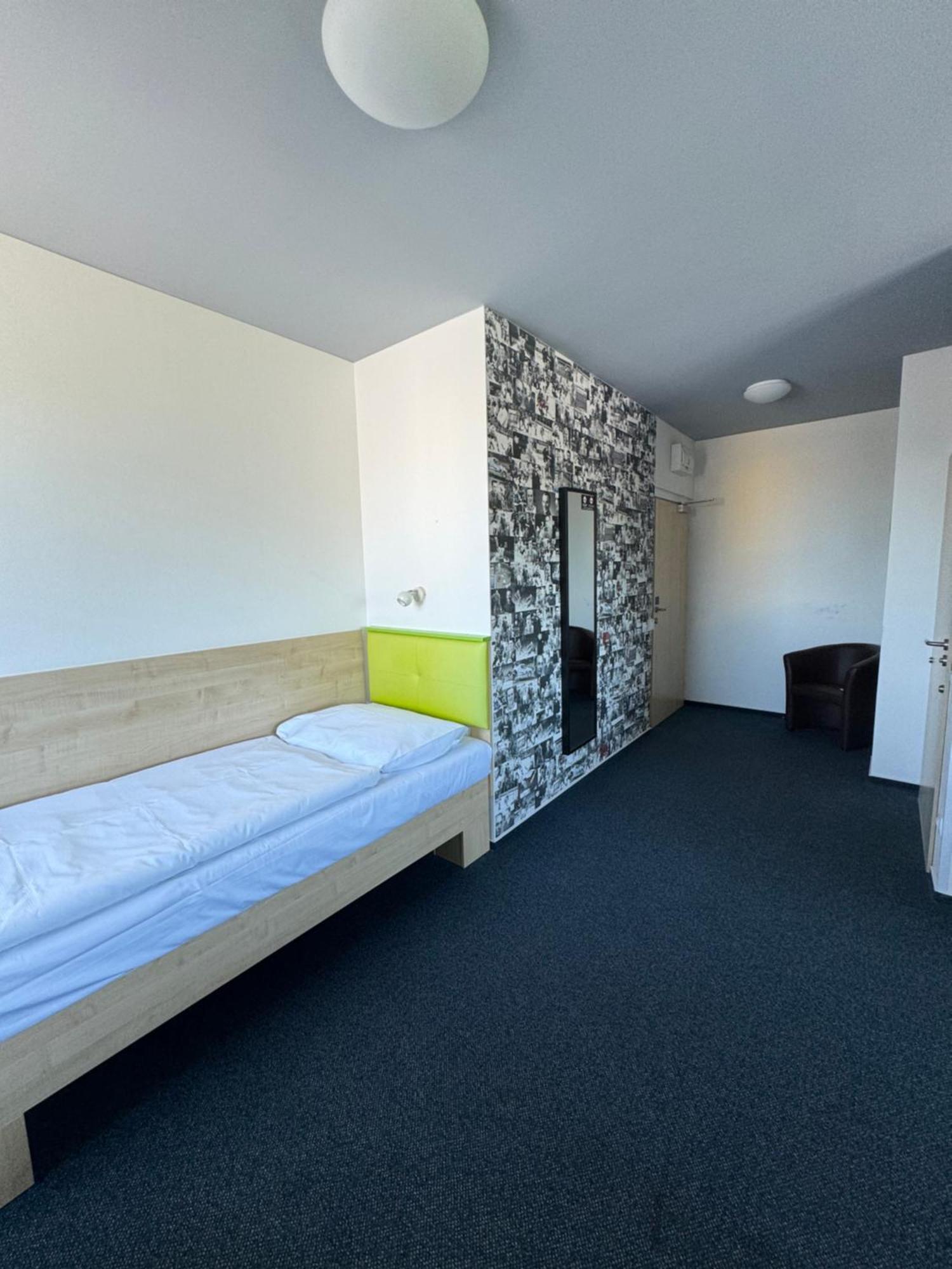 Sport Hotel Sletiste Kladno Bagian luar foto