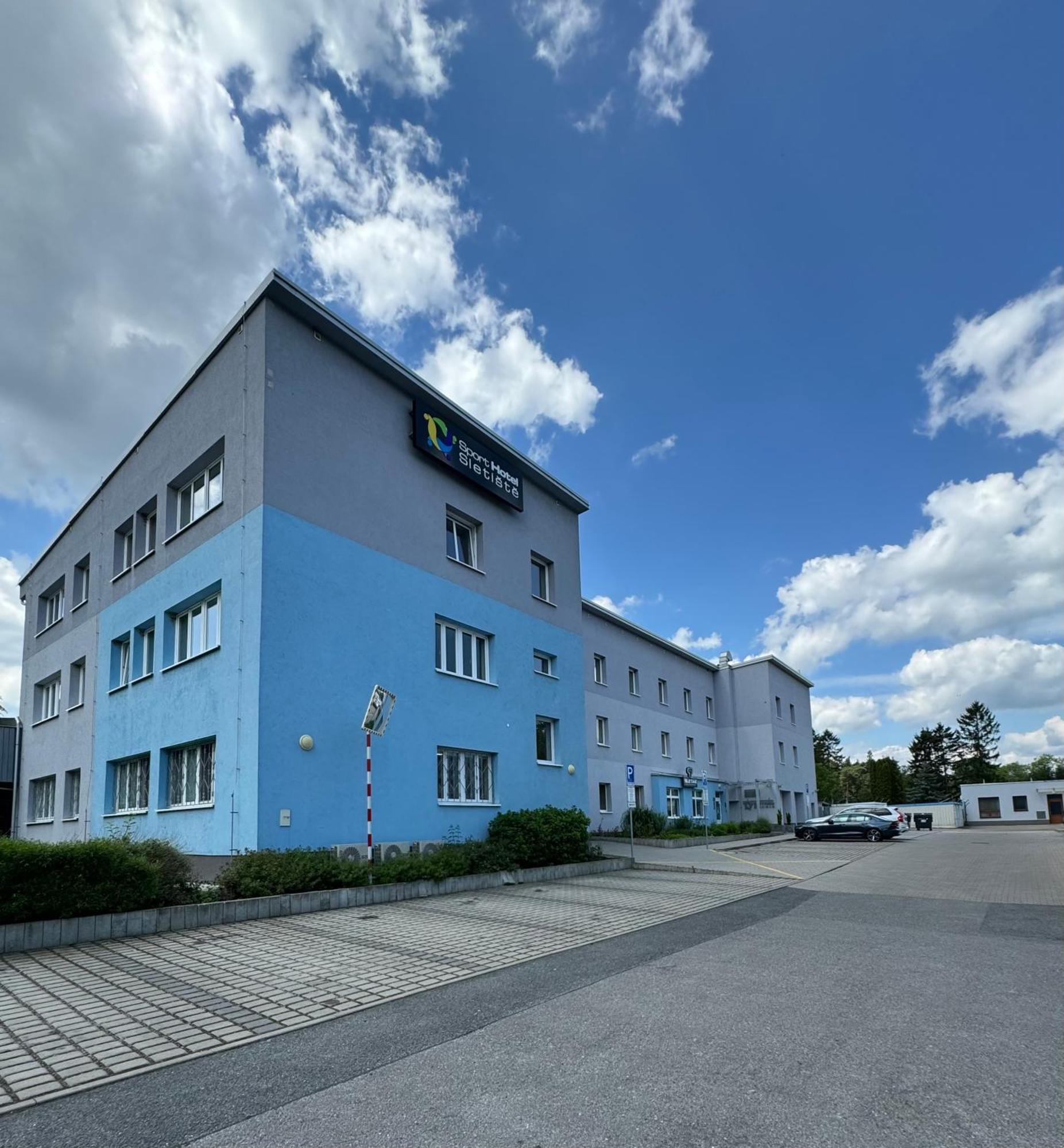 Sport Hotel Sletiste Kladno Bagian luar foto