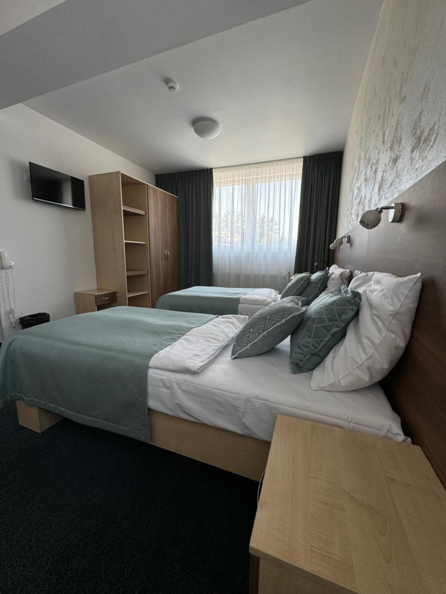 Sport Hotel Sletiste Kladno Bagian luar foto