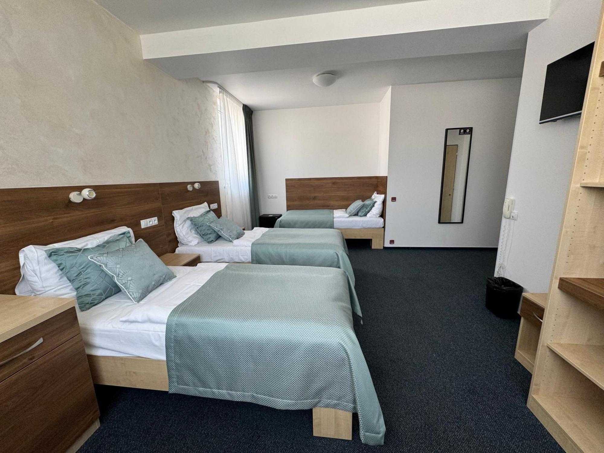 Sport Hotel Sletiste Kladno Bagian luar foto
