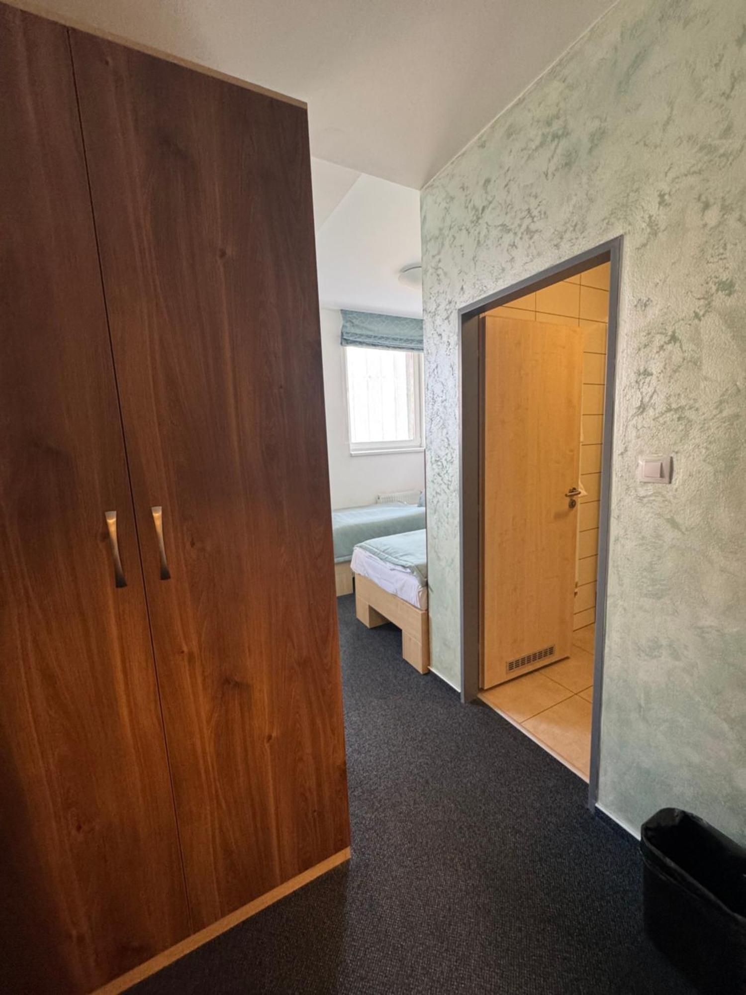 Sport Hotel Sletiste Kladno Bagian luar foto