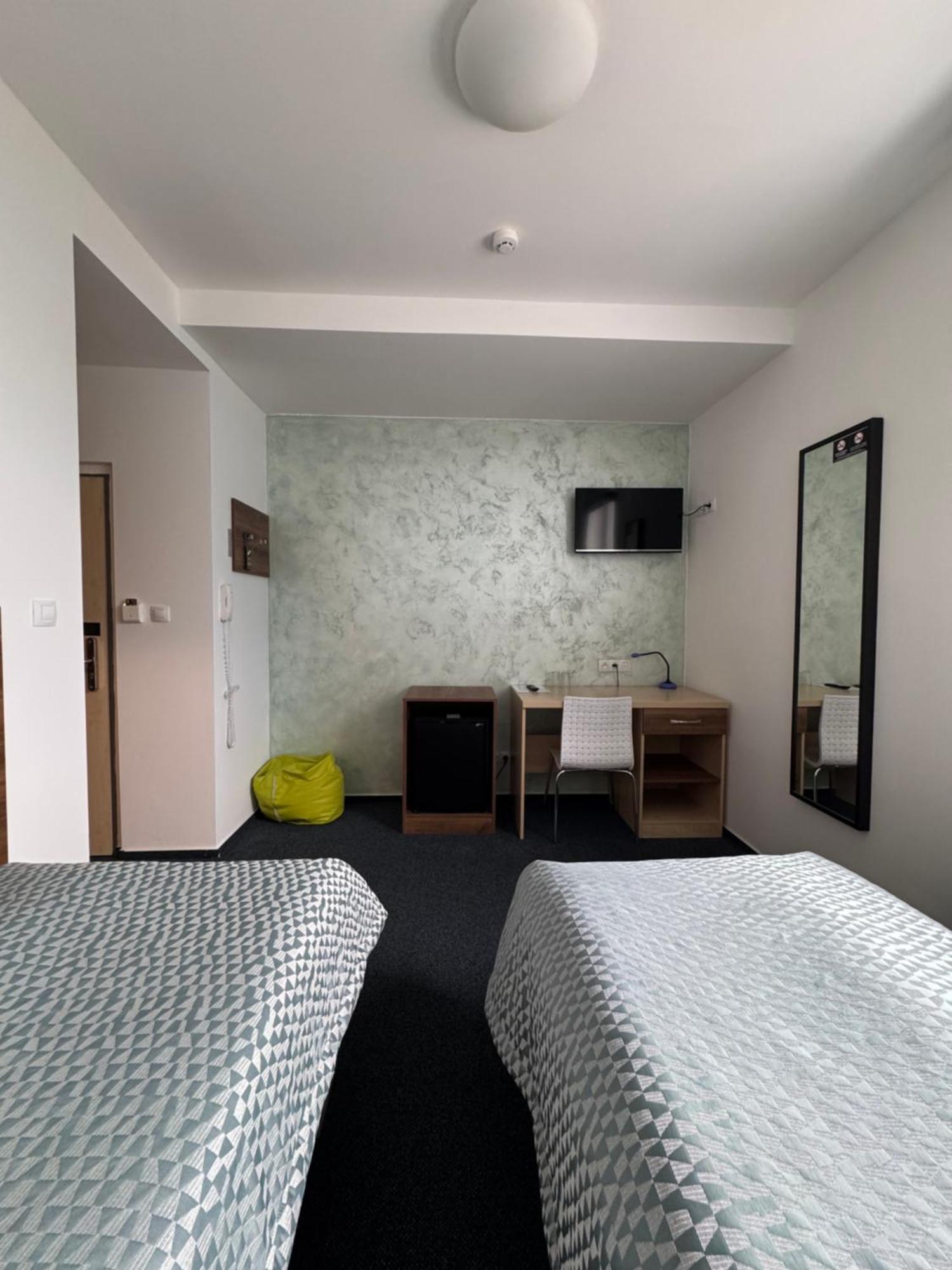 Sport Hotel Sletiste Kladno Bagian luar foto