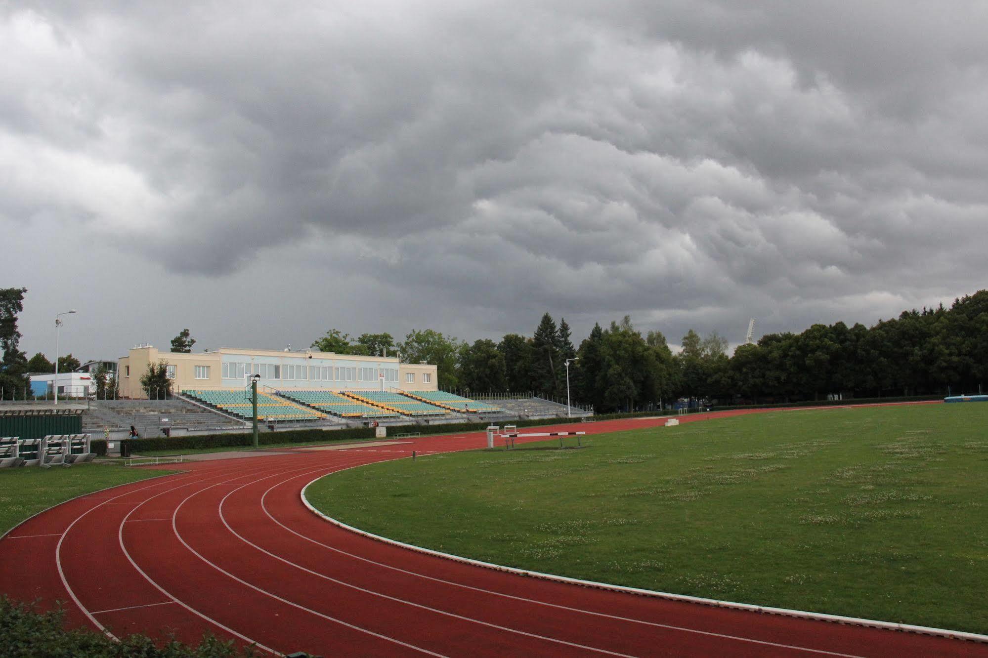Sport Hotel Sletiste Kladno Bagian luar foto
