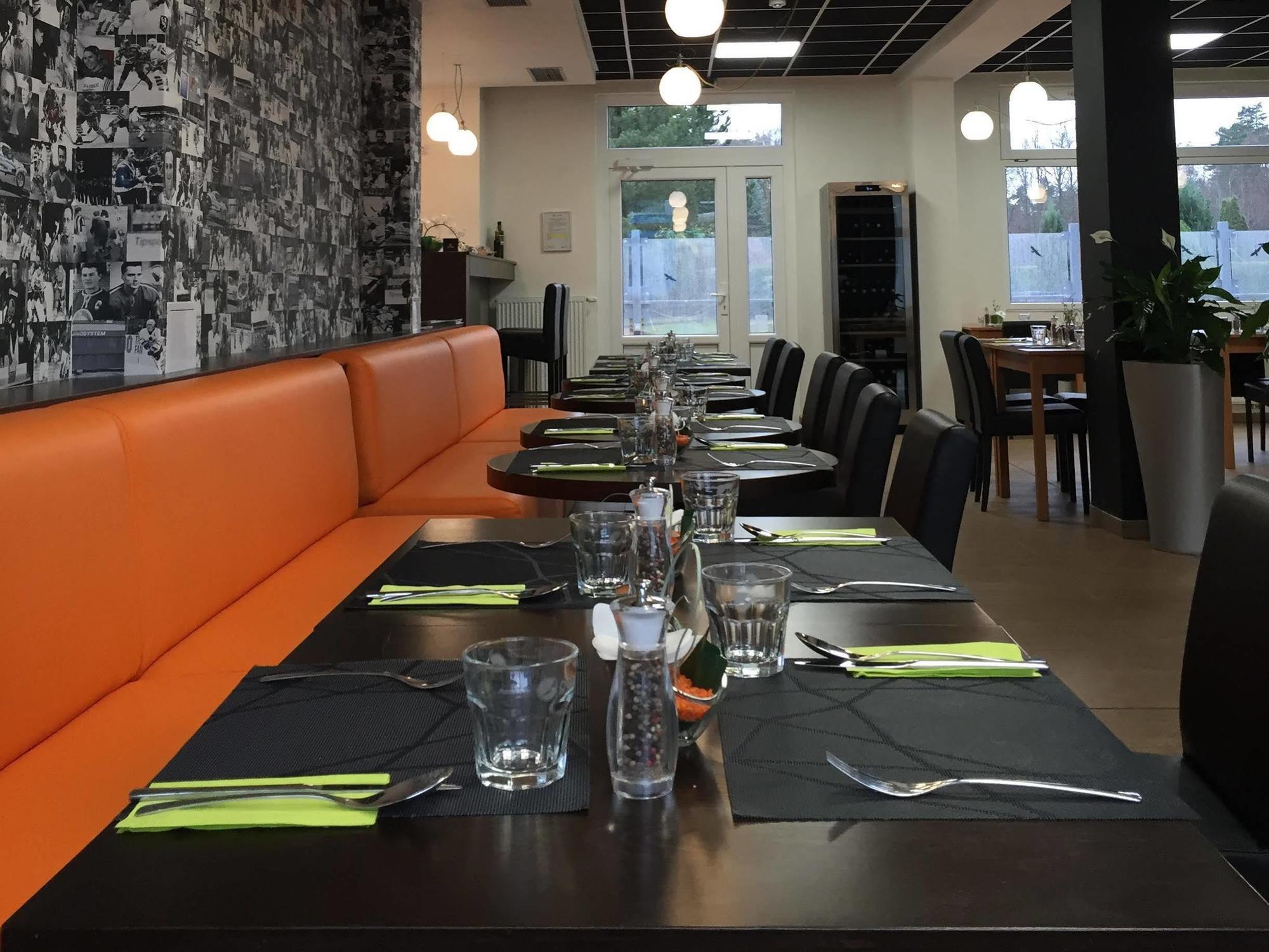Sport Hotel Sletiste Kladno Bagian luar foto
