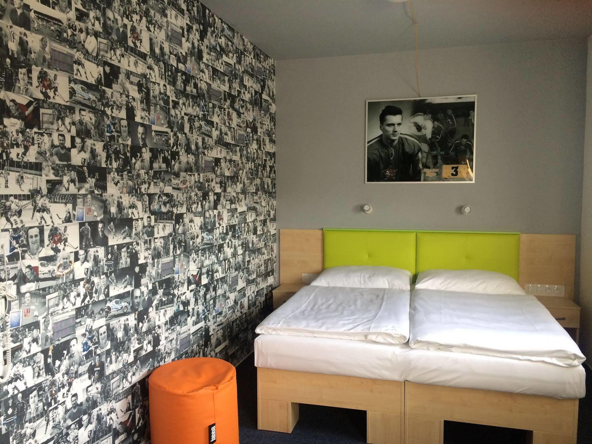 Sport Hotel Sletiste Kladno Bagian luar foto