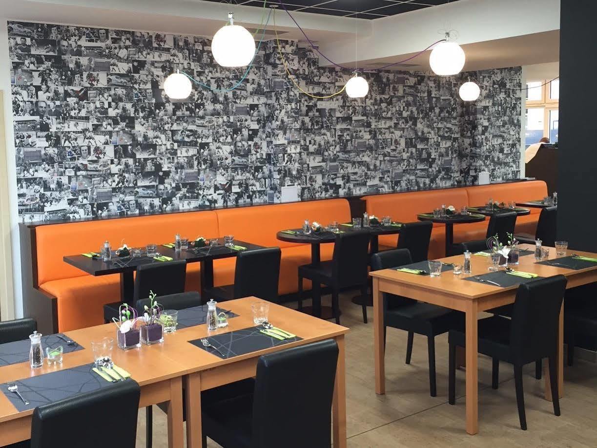 Sport Hotel Sletiste Kladno Bagian luar foto